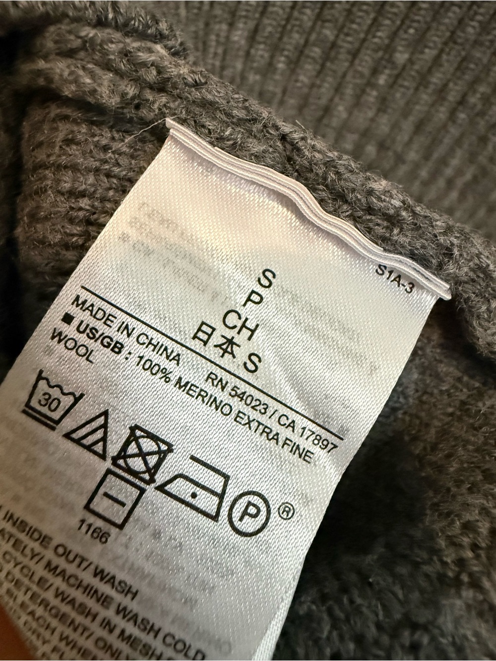 Banana Republic Charcoal Gray Crewneck Sweater - 100% wool - Picture 4 of 4